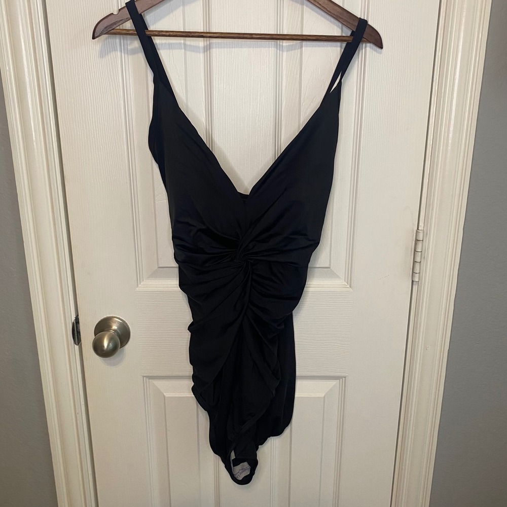 Time and Tru One Piece Swimsuit NWT Womens 2X 20W-22W Black Twist Front Ruched